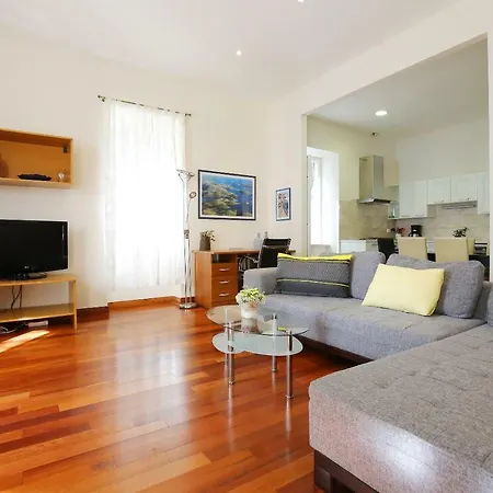 Seafront - Directly At The *