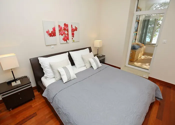 Seafront - Directly At The *