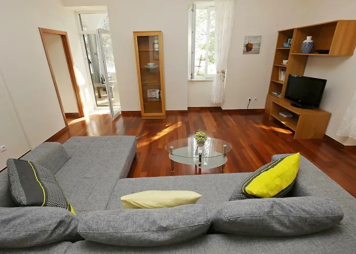 Seafront - Directly At The