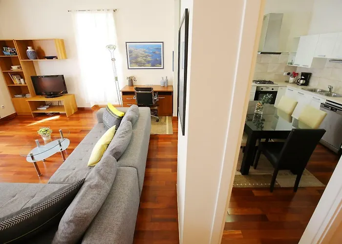 Seafront - Directly At The * زادار