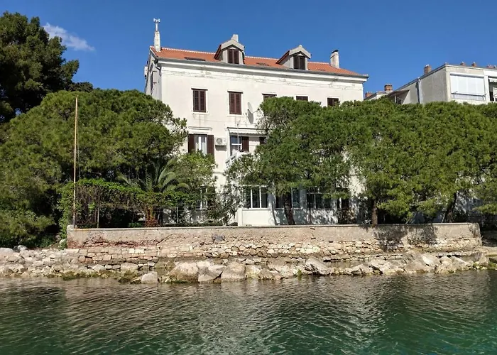 Seafront - Directly At The *