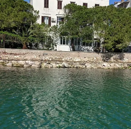 Seafront - Directly At The زادار