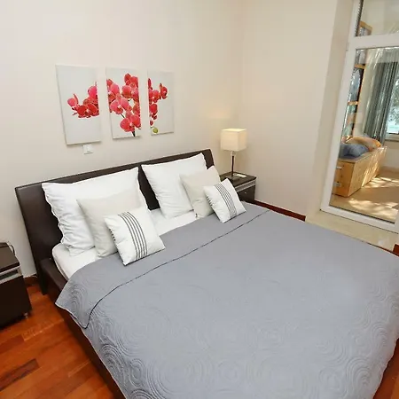 Seafront - Directly At The *