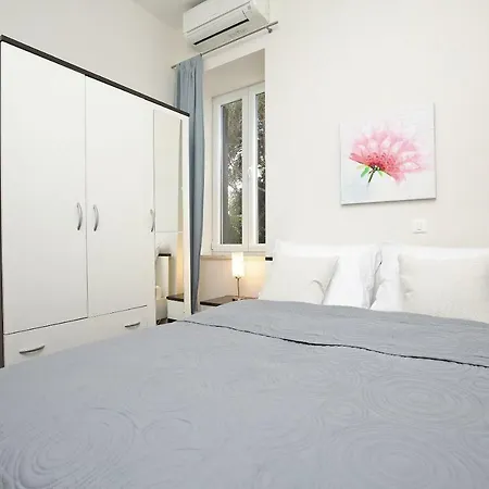 Seafront - Directly At The *