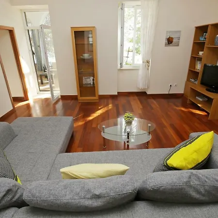 Seafront - Directly At The