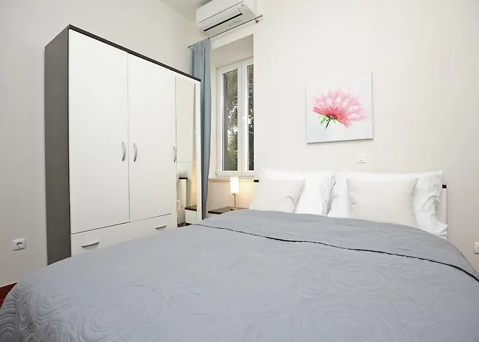 Seafront - Directly At The *